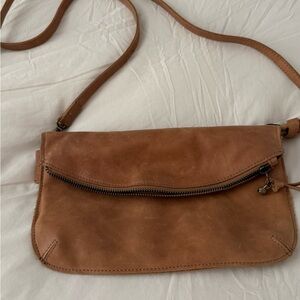 Elegant Tan Leather Crossbody Bag